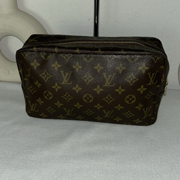 Louis Vuitton Monogram Trousse Toilette 28 - Picture 3 of 12